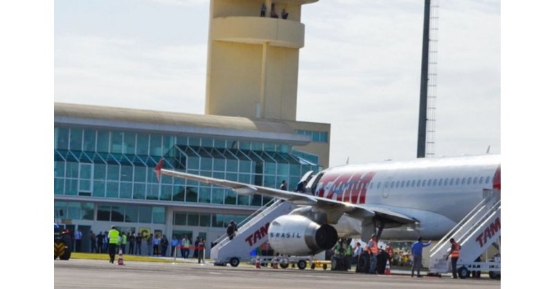 Governador assina contrato de concessão do Aeroporto de Jaguaruna, a primeira PPP do Estado