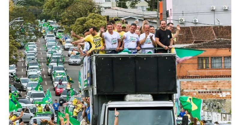 Governadores do Sul realizam motociata em Curitiba em apoio a Flávio Bolsonaro