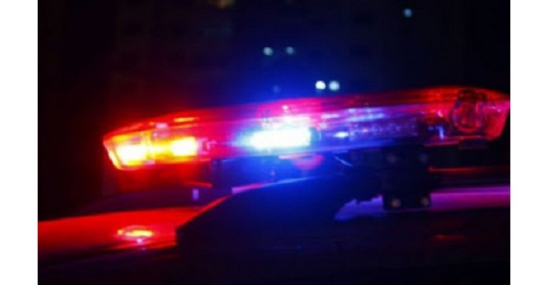 Homem agride ex, joga contra a parede e tenta acertar garrafa na frente dos filhos em Balneário Arroio do Silva