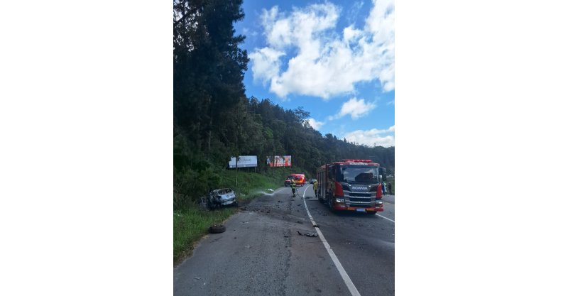 Homem e criança morrem após carro pegar fogo em SC