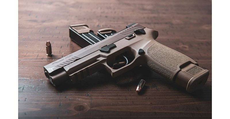 Homens furam barreira policial em cidade de SC e abandonam carro com dinheiro, arma e roupas