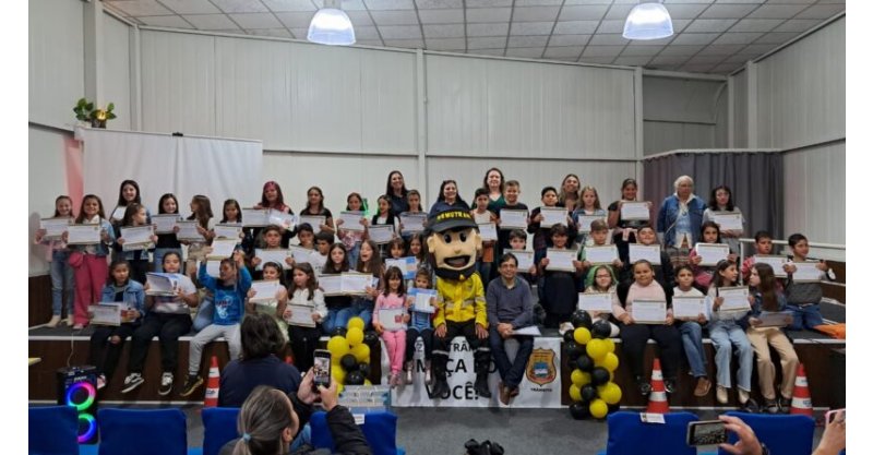 IMBITUBA / 360 jovens recebem certificado de aulas de Educação no Trânsito