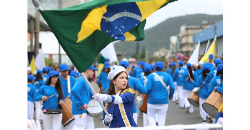 IMBITUBA CELEBRA 7 DE SETEMBRO COM DESFILE HISTÓRICO E GRANDE PARTICIPAÇÃO POPULAR