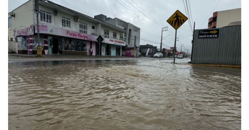 Imbituba decreta situação de emergência devido às fortes chuvas e suspende aulas na rede municipal nesta sexta-feira (11)