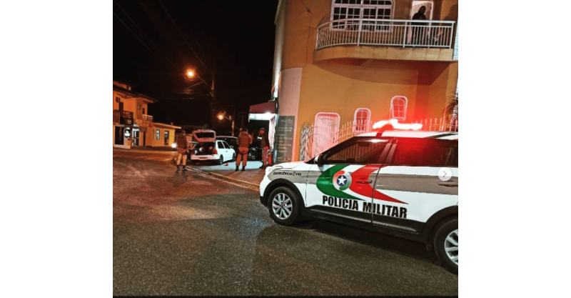 Imbituba / Jovens são presos pela PM nesta segunda-feira (23), no município
