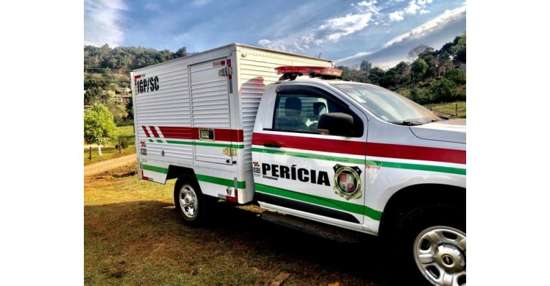 IMBITUBA / Moradores estranham sumiço e idoso é encontrado sem vida dentro de casa na Praia do Rosa