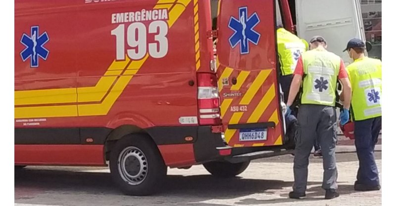 Imbituba, motociclista fica ferido com suspeita de fratura após colisão com carro