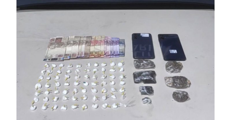 IMBITUBA / Polícia fecha ponto de tráfico em praia e apreende cocaína, haxixe e dinheiro