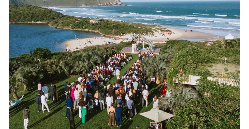 IMBITUBA / Praia do Rosa se consolida como destino para casamentos e tem agenda disputada até 2027