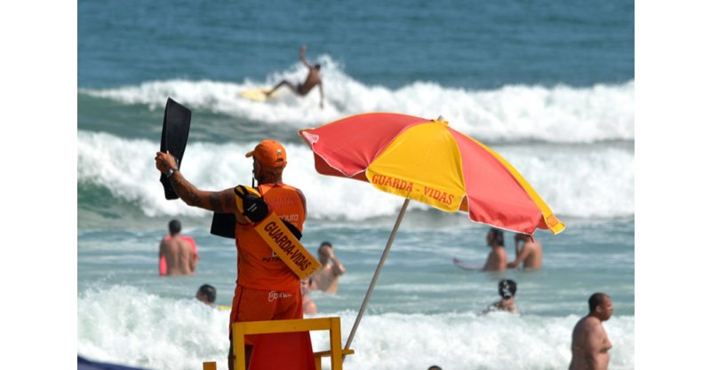 Imbituba / Turistas estrangeiros se afogaram em Praia do Rosa e duas vítimas foram encaminhadas ao hospital
