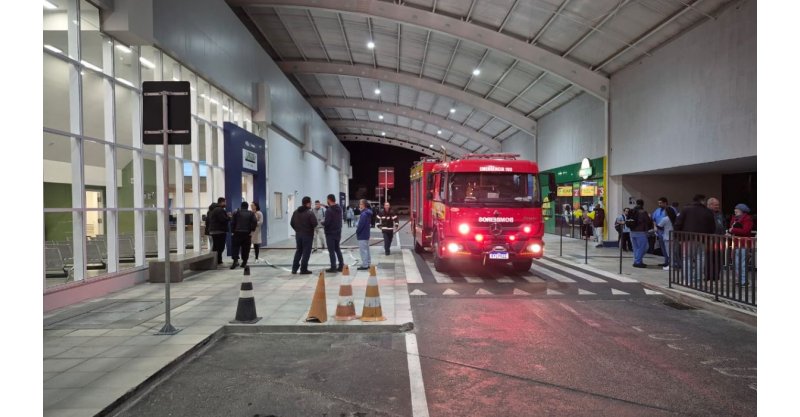 Incêndio atinge Multihospital de Florianópolis, fecha unidade e deixa 11 pessoas intoxicadas