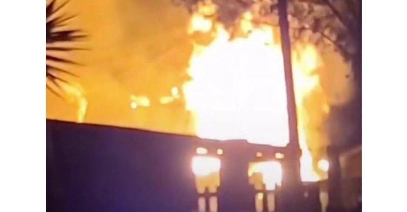 Incêndio destroi totalmente uma residência na noite desta sexta-feira em Imbituba