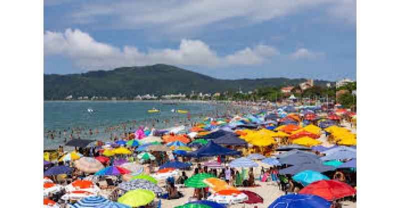 Invasão argentina e gasto médio 81% maior fez turismo em SC disparar no verão 2024-2025