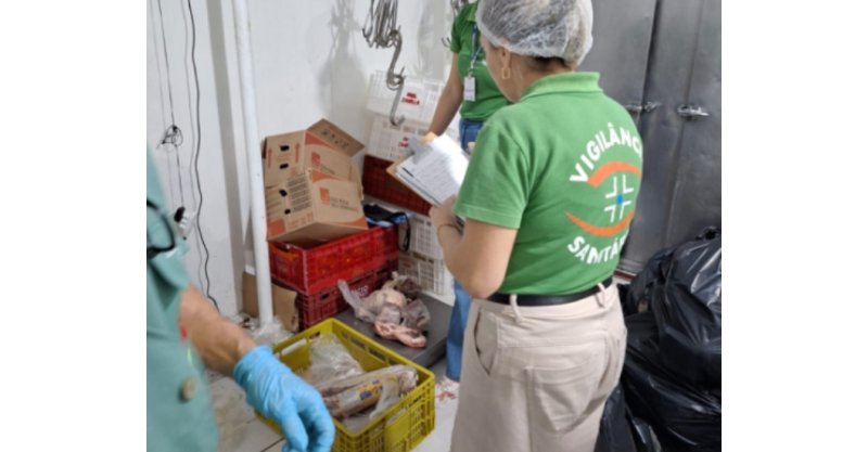 Jaguaruna: açougue de supermercado é interditado e quase uma tonelada de produtos é apreendida
