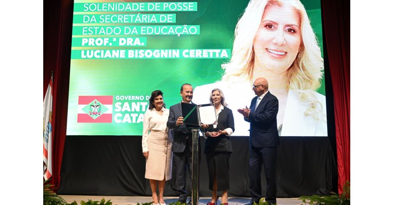 Jorginho Mello dá posse a Luciane Ceretta como secretária da Educação