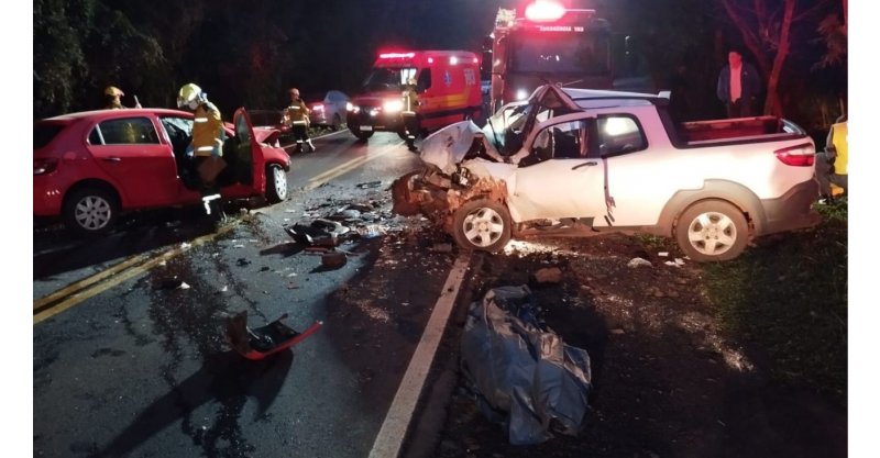 Jovem de 24 anos morre em colisão frontal; motorista fica em estado grave na SC-160