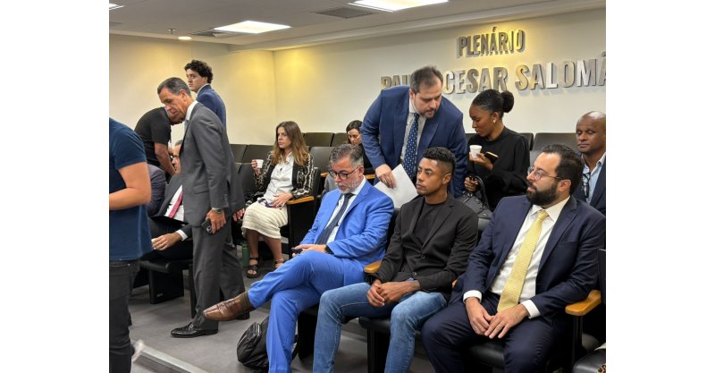 Justiça do DF acolhe recurso do MP do DF e torna Bruno Henrique, do Flamengo, réu por estelionato