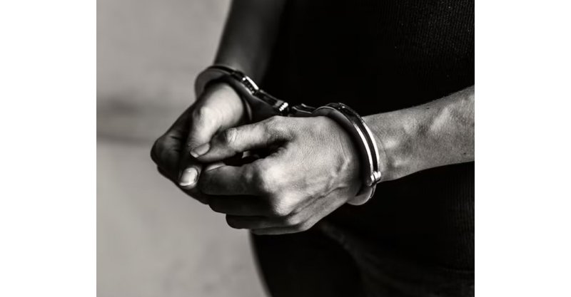 LAGUNA /  Mulher procurada por homicídio é presa na região