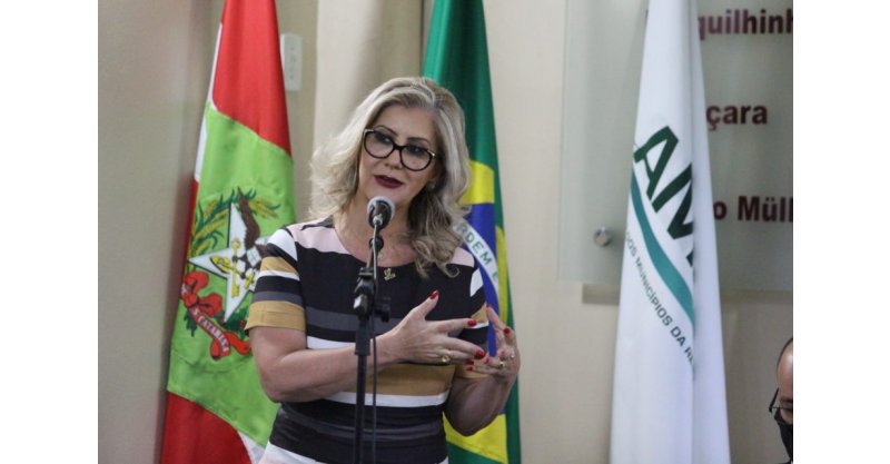Luciane Ceretta pede reavaliação de cadastros de bolsas de estudos