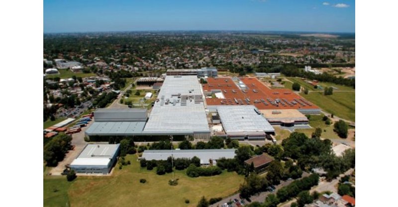 Maior fábrica de pneus da Argentina fecha após 80 anos e demite 900 após reforma de Milei