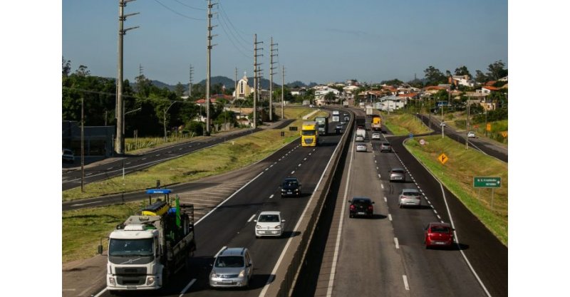Mais de 770 mil veículos devem passar pela BR-101 durante o feriado de Tiradentes