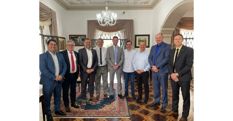 MDB com praticamente os dois pés no governo, mas com mais espaço