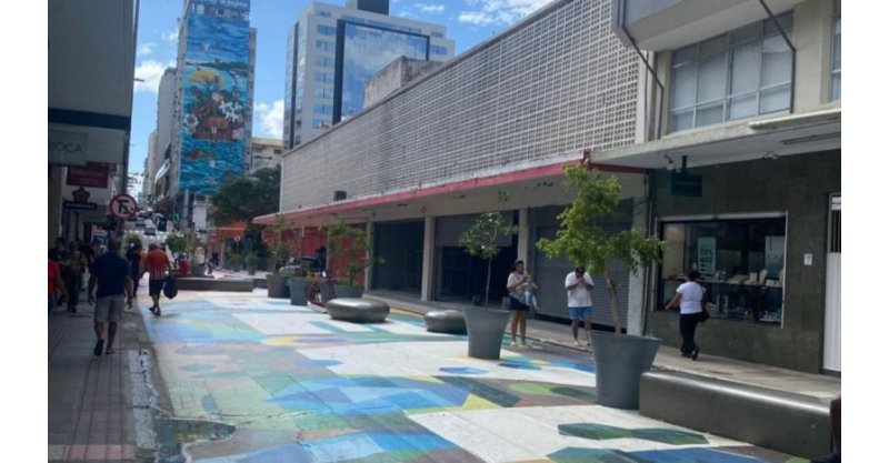 Megaloja de gigante do varejo aparece de portas fechadas e intriga quem anda em Florianópolis