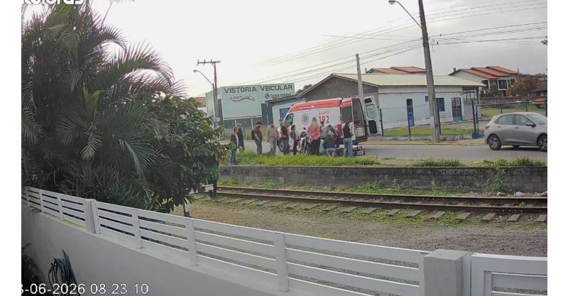 Menos de 48 horas após ferir criança/12 anos/pitbull ataca jovem/lado de escola em Imbituba/reacende alerta sobre cães de rua agressivos