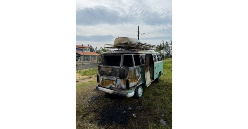 Motorhome pega fogo e mobiliza bombeiros em Imbituba