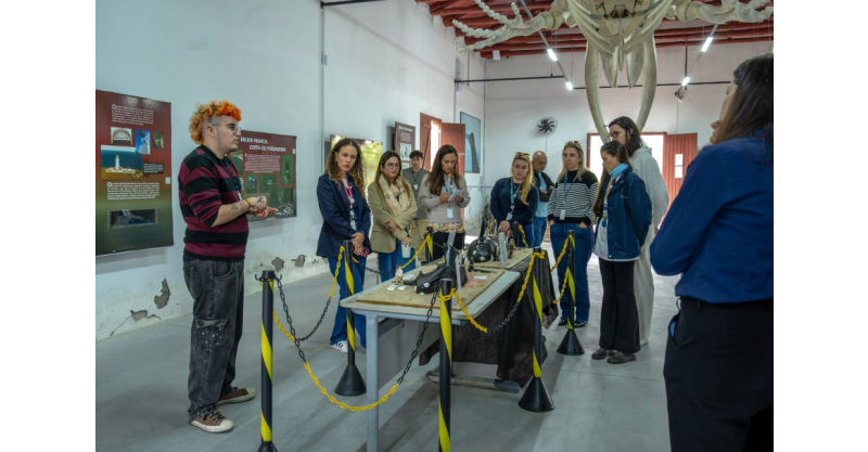 Museu da Baleia recebe visita de funcionários da SCPAR Porto de Imbituba