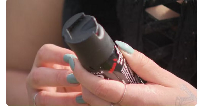 Nova lei em SC garante spray de pimenta gratuito para mulheres com medida protetiva