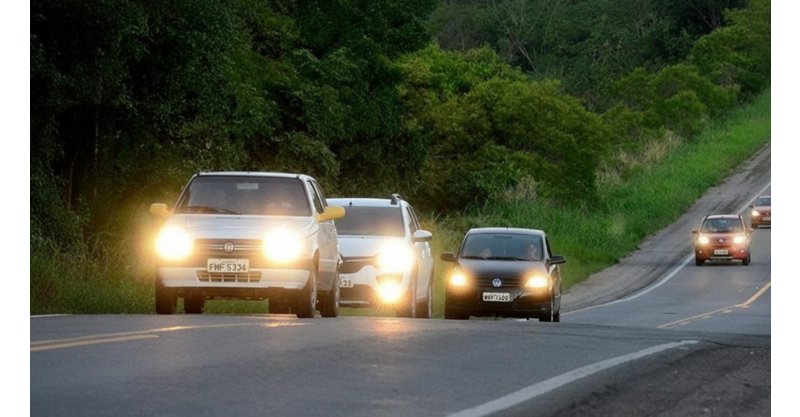 Nova Regra do Farol começa a valer em 2026: saiba onde, o que muda e como não levar multa