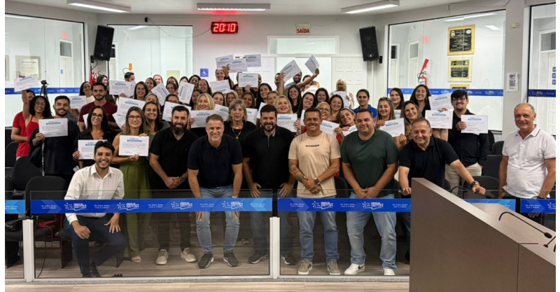 Novos professores efetivos tomam posse e reforçam a educação pública de Imbituba