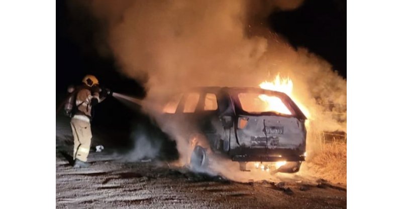 Orleans / Jeep é destruído por incêndio em estrada da região