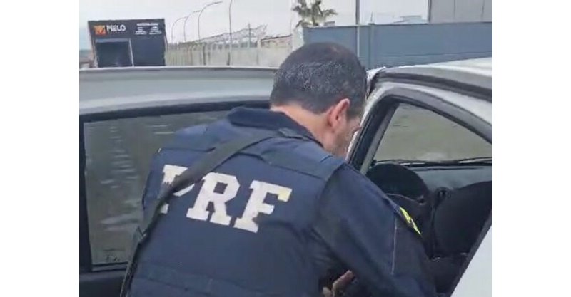 Paulo Lopes / Laguna / .PRF prende dupla com 20 quilos de maconha após perseguição na BR-101