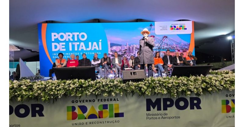 Pão com mortadela e dinheiro para atrair público no comício de Lula em Itajaí