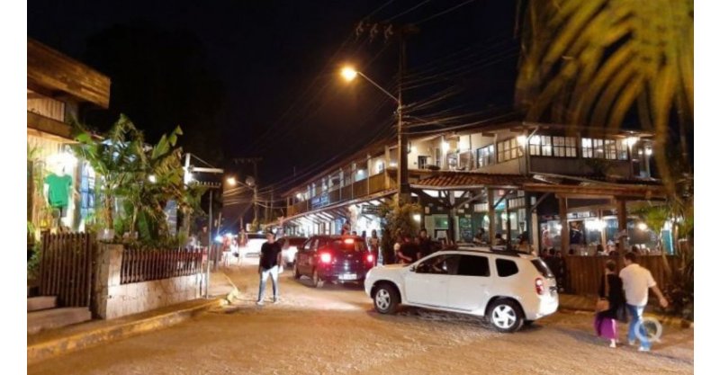 Polícia registra cerca de 30 ocorrências de perturbação do sossego na Praia do Rosa em menos de 24 horas
