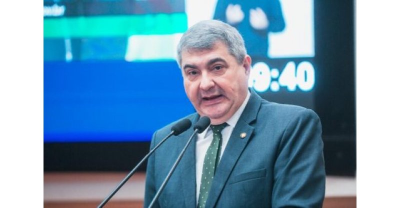 POLÍTICANDO / Antídio suplente de Carol ou dobrando ao Senado com Amin?