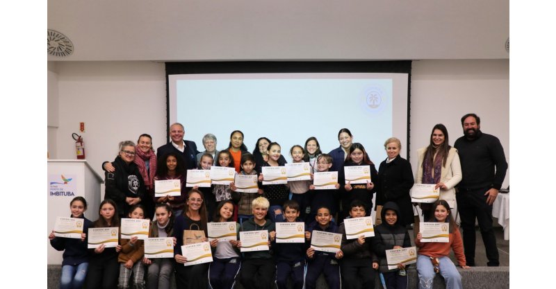 Porto de Imbituba celebra formatura do Curso de Artesanato com Folhas dos Butiazeiros