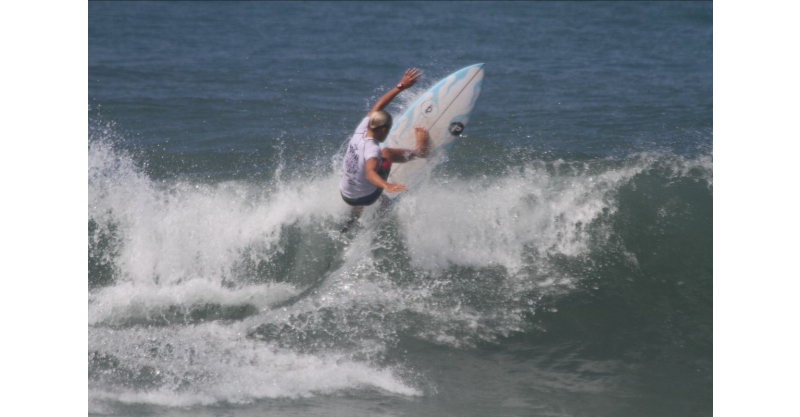 Praia da Ferrugem recebe nova geração do surfe catarinense para 6ªetapa do Circuito Fecasurf de Base 2026