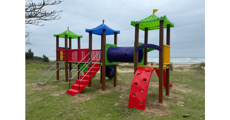 Prefeitura inicia instalação de novos parques infantis em diferentes pontos de Imbituba