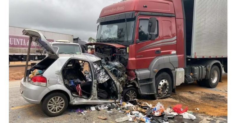 Seis pessoas da mesma família morrem em acidente com carreta que seguia para Imbituba