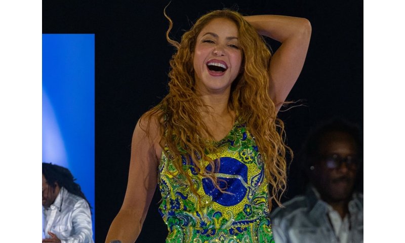 Shakira fecha show no Rio vestida por estilista de SC em homenagem ao Brasil: ‘honra’
