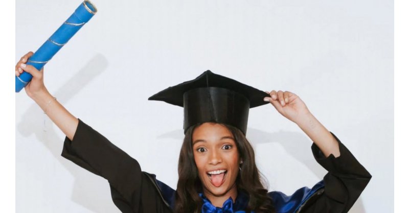 Skatista olímpica Rayssa Leal se forma no ensino médio e e abre álbum de fotos da formatura