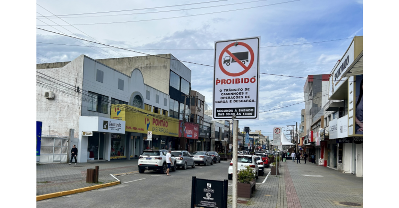 SSP implanta restrição para caminhões no Calçadão de Imbituba visando mais segurança e mobilidade no local