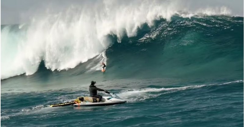 Surfista bate recorde com maior onda já surfada por uma mulher no Brasil em Jaguaruna