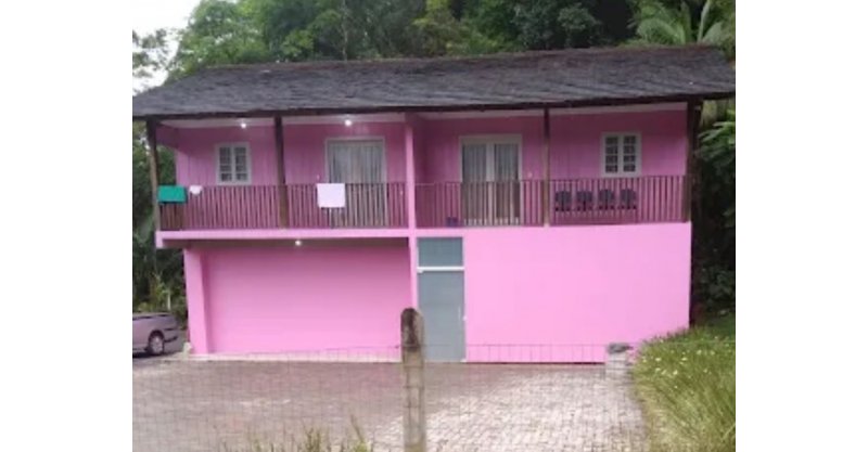 Suspeito de ataque a marteladas em casa noturna morre após prisão em SC
