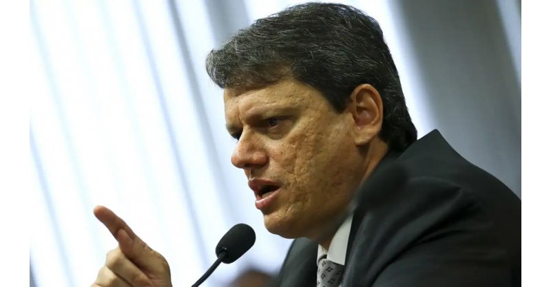 Tarcísio sanciona lei que torna obrigatório hino nacional nas escolas de SP