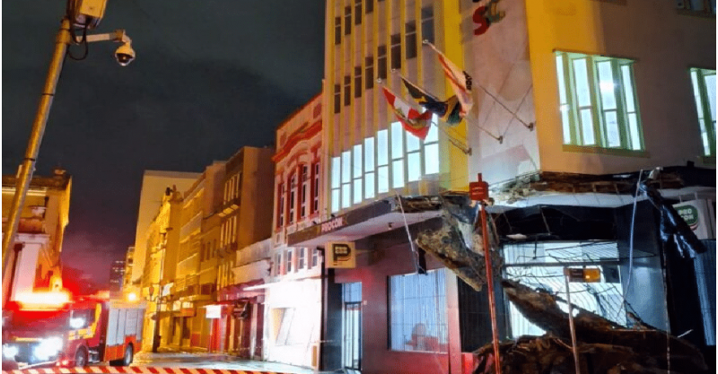 Temporal em Florianópolis provoca queda de marquise do Procon no Centro