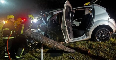   Criciúma / Motorista é encontrado preso às ferragens e inconsciente após colisão frontal